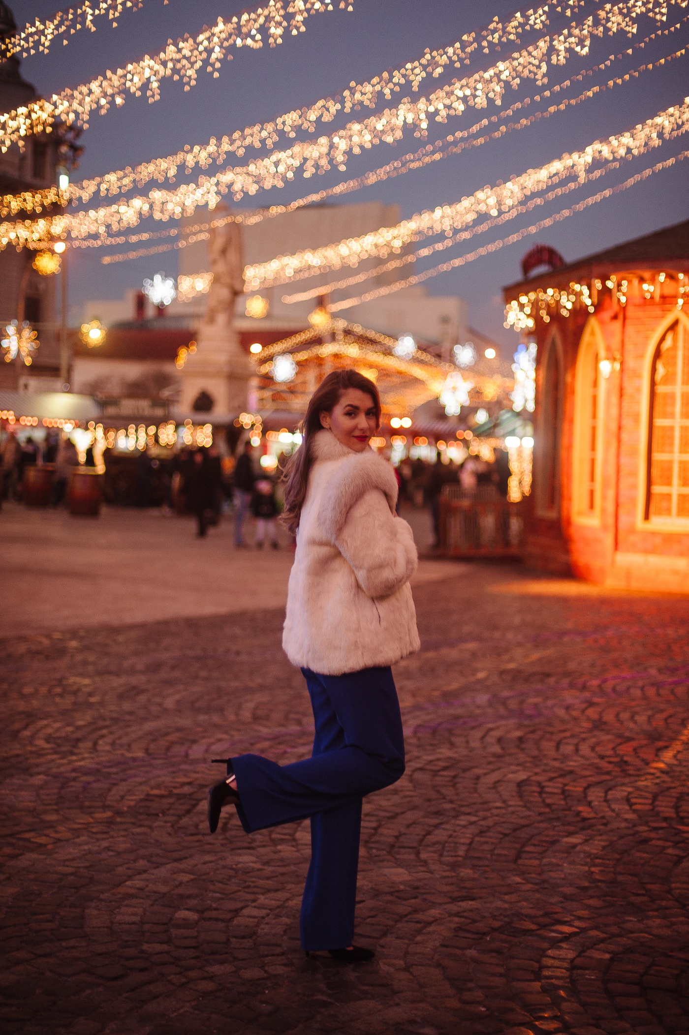 ANSWEAR, Christmas, CONTEST, GIVEAWAY, Luana Codreanu, blog, blogger, fashion blog, fashion blogger, style, style blogger, blue, jumpsuit, white fur, hairstyle, makeup, ootd, outfit, street style, Guess, AW2015, trends, fashion