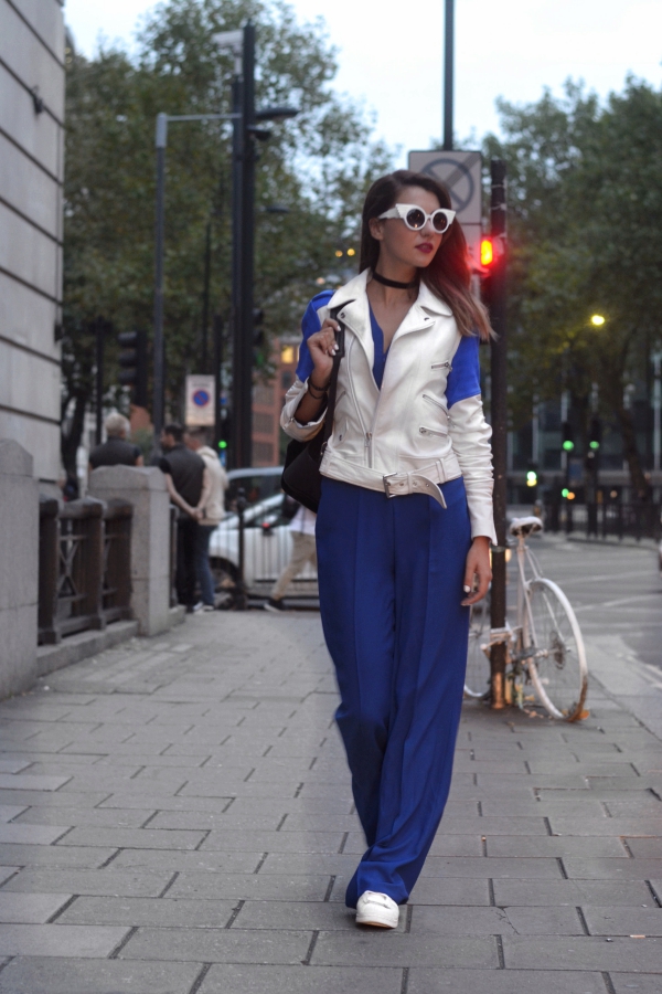 Luana Codreanu, LFW, Last MInute Couture, street style, fashion blogger, influencer, style, Answear, Jeremy Scott, Sunglasscurator, Cathias Edeline, boots, leather jacket, PPQ, British brand, Adidas Superstar, London Fashion Week, white, royal blue, trends, brands, ootd